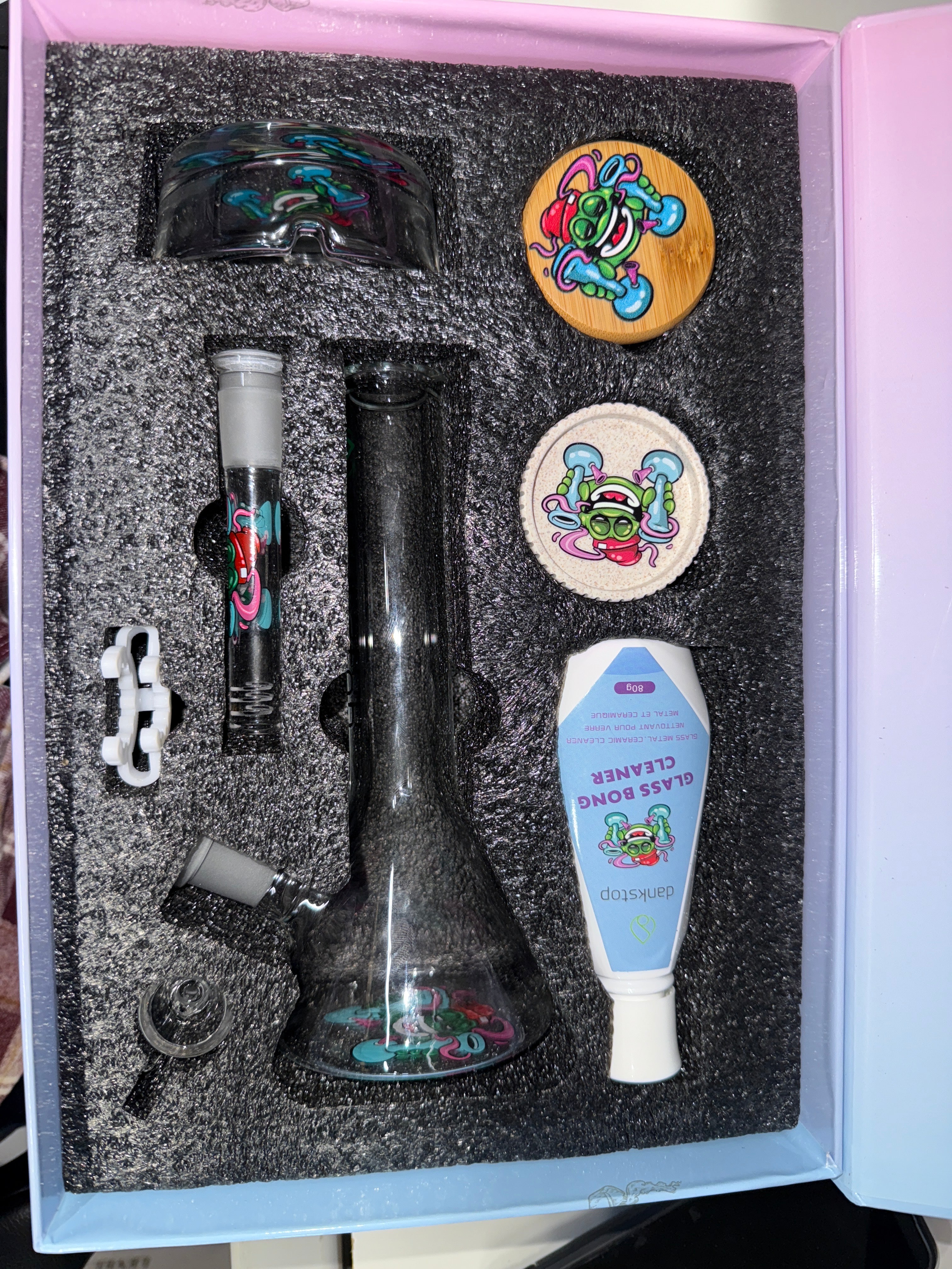 Smoke Set w/ 8" Glass bong, with Smoke Acceseries and Cleaner