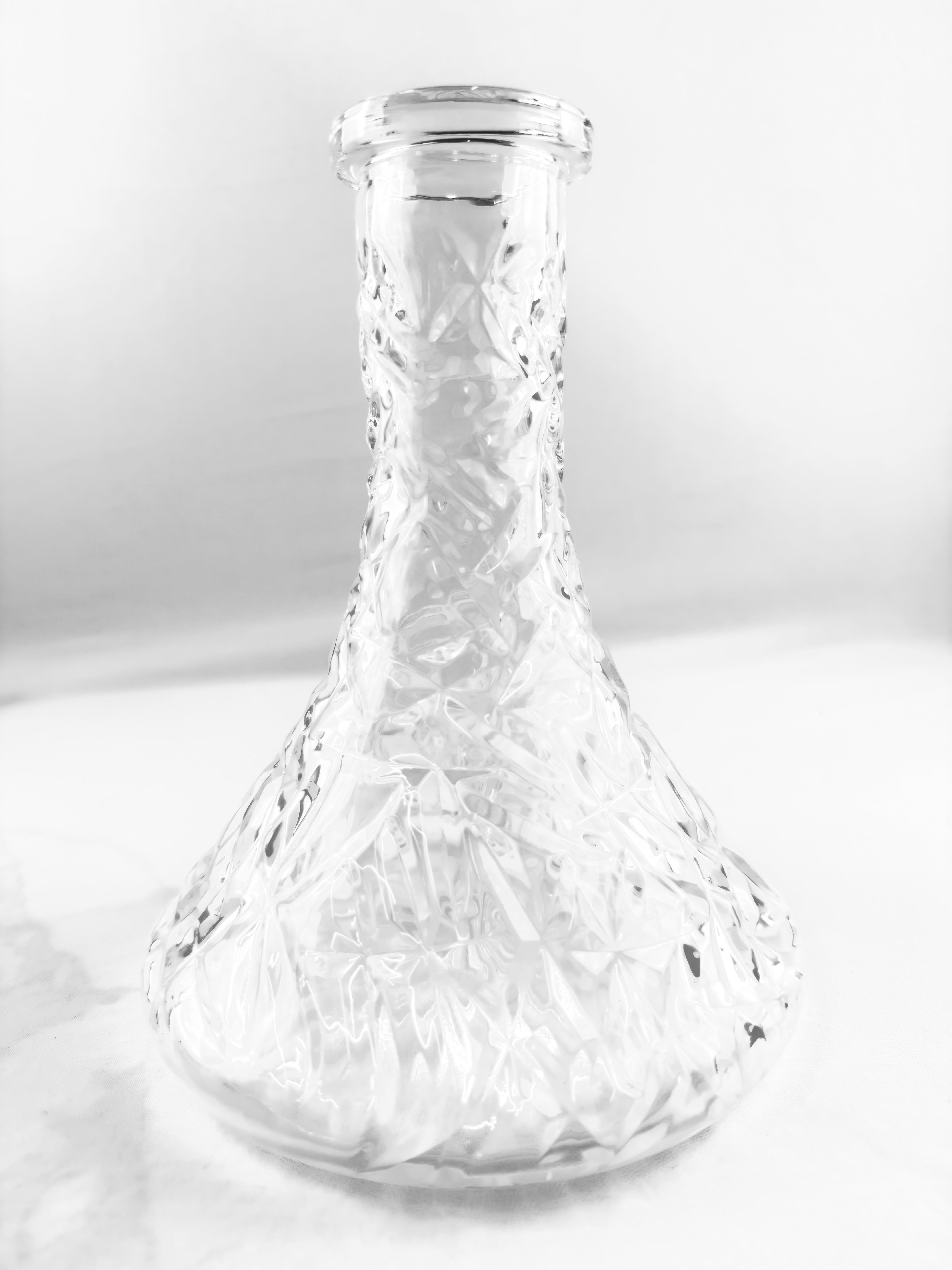 22" Mona Tapered Grooved Base Modern Sleek Body Single Hose Hookah